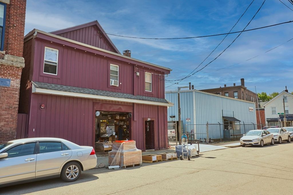 Exterior, Facade, Brick Facade, Rowhouse