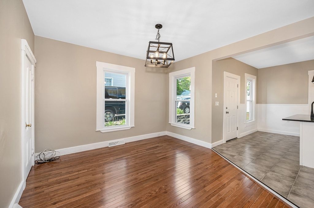 Empty room, Interior, Pendant Lights, Wood Texture Flooring