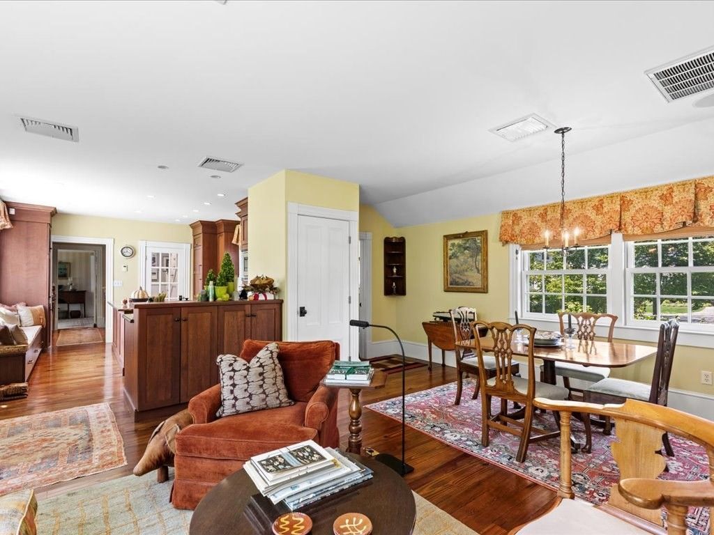 Dining room, Interior, Living room, Pendant Lights, Recessed Lighting, Wood Texture Flooring