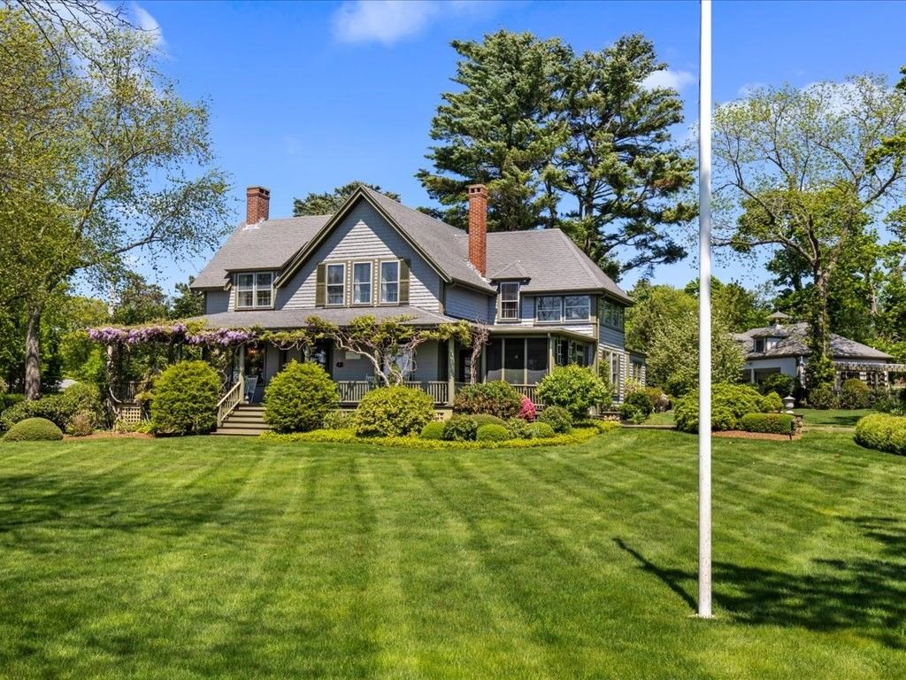 Backyard, Exterior, Facade, Queen Anne Victorian