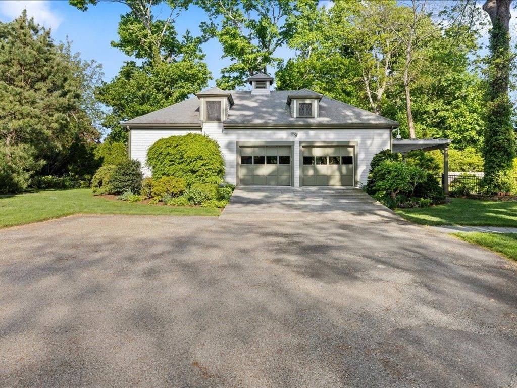 Attached, Exterior, Facade, Cape Cod