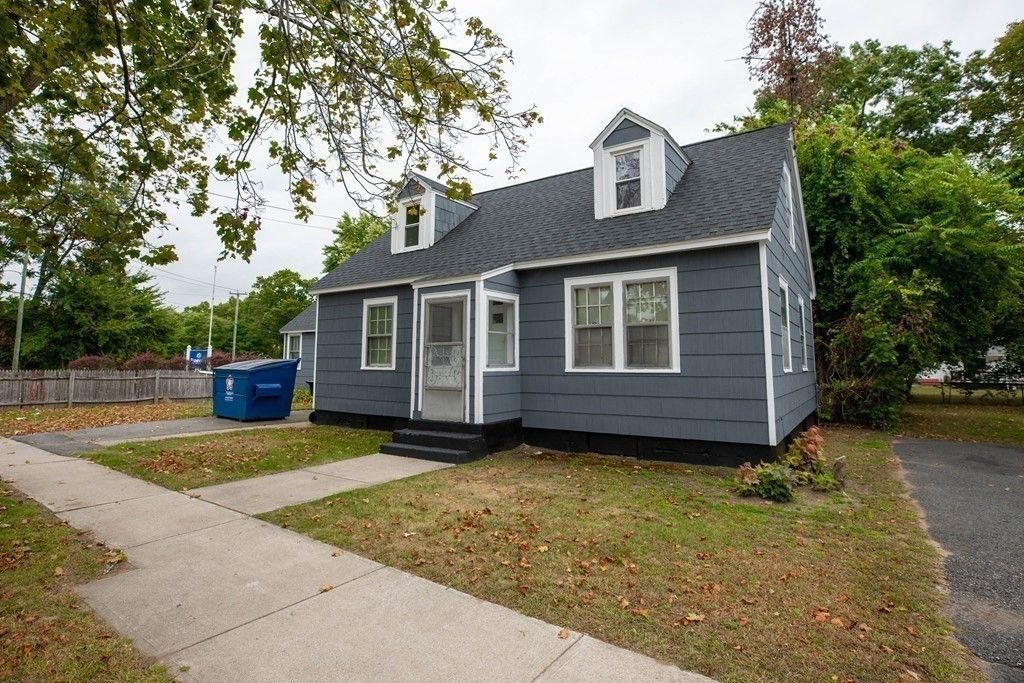 Exterior, Facade, Cape Cod