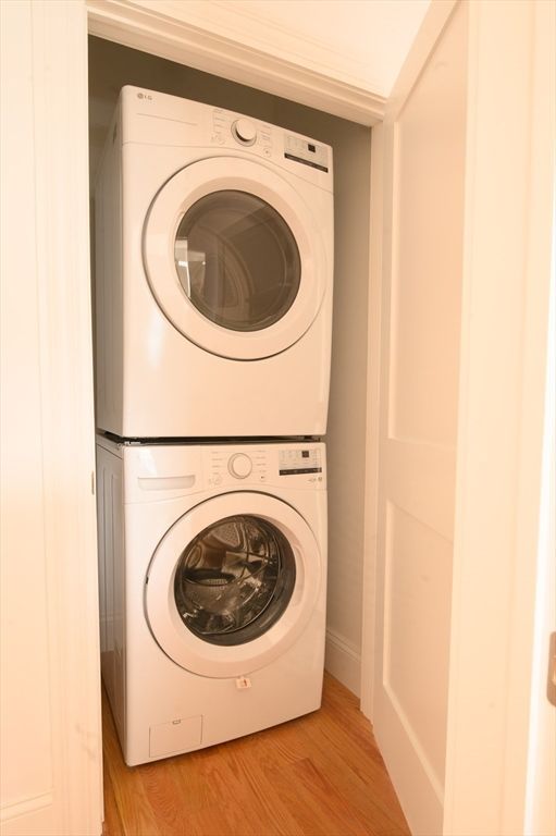 Interior, Utility Closets, Washer, Wood Texture Flooring