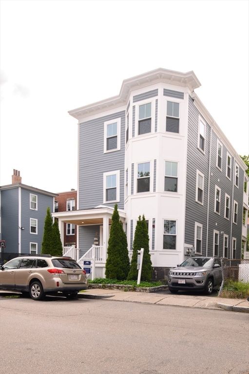 Attached, Exterior, Facade, Rowhouse