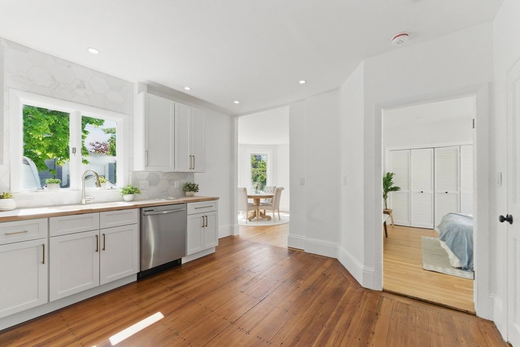 Dining room, Interior, Kitchen, Recessed Lighting, Stainless Steel Appliances, Wood Texture Flooring