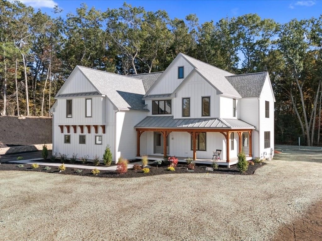 Exterior, Facade, Farmhouse