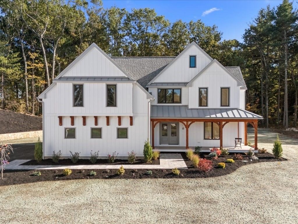 Exterior, Facade, Farmhouse