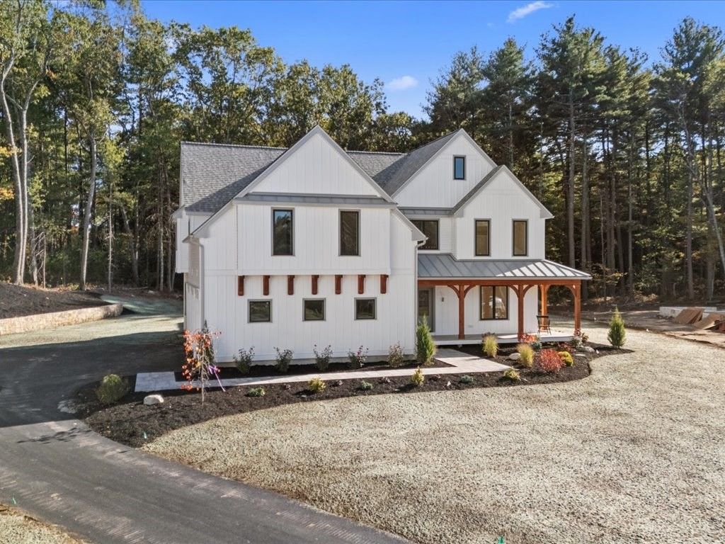 Exterior, Facade, Farmhouse
