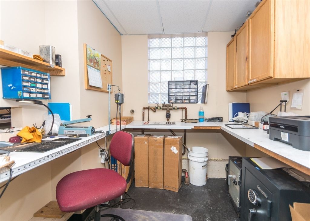 Home Office, Interior