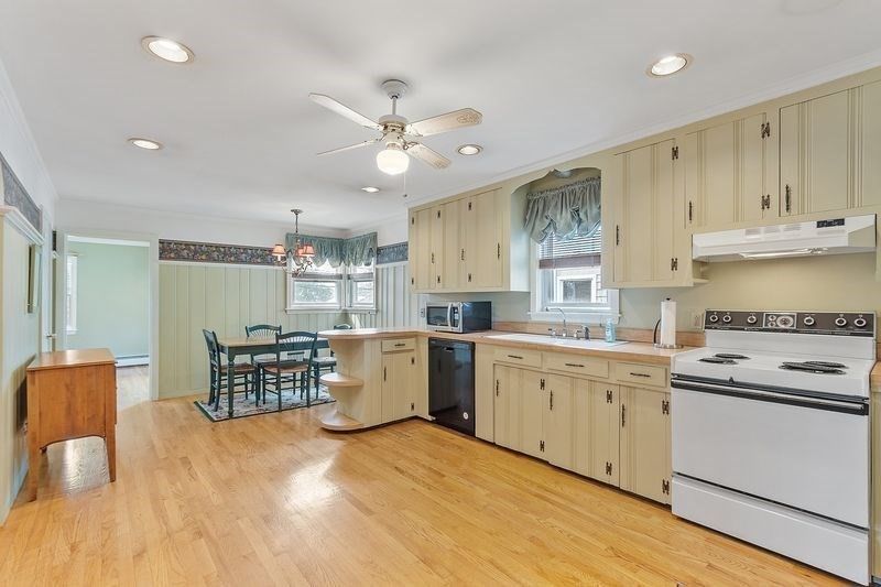 Chandelier, Dining room, Interior, Kitchen, Recessed Lighting, Wood Texture Flooring