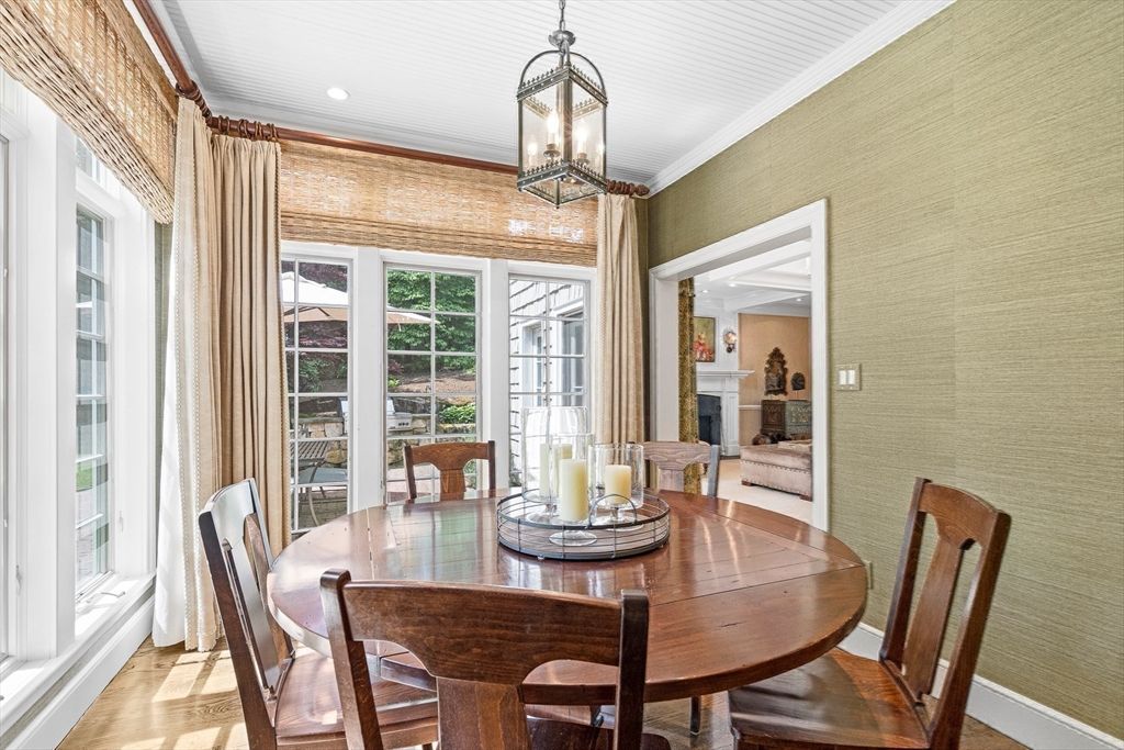 Dining room, Fireplace, Interior, Recessed Lighting, Wood Texture Flooring