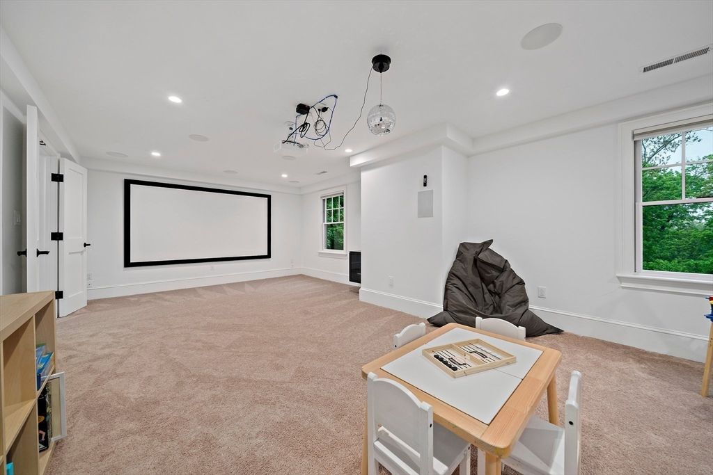 Empty room, Interior, Pendant Lights, Projection Screen, Recessed Lighting