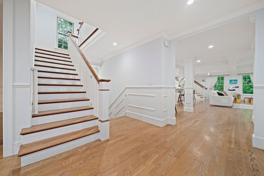 Interior, Recessed Lighting, Wood Texture Flooring