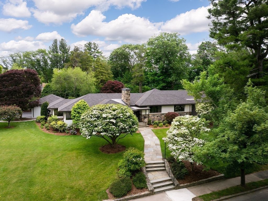 Backyard, Exterior, Facade, Ranch