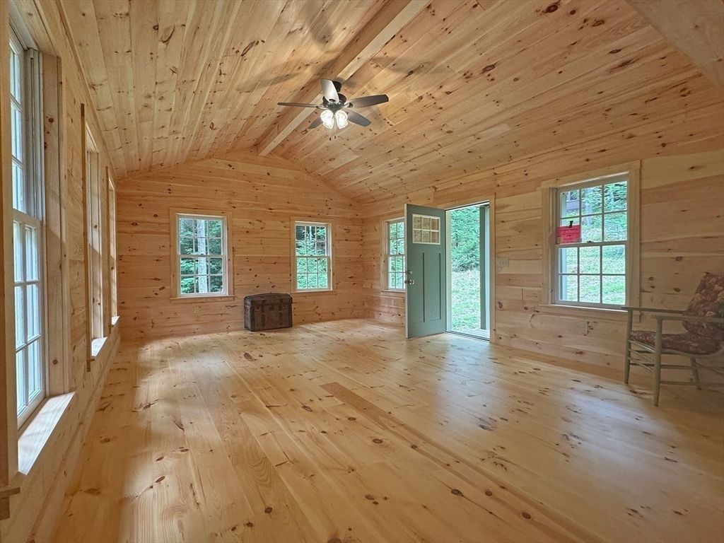 Empty room, Interior, Wooden Ceilings, Wood Texture Flooring, Wooden Walls