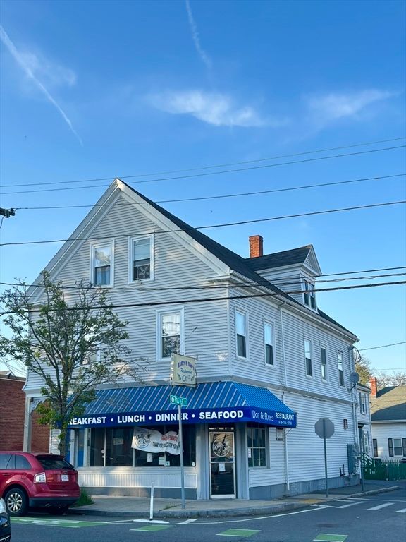 Exterior, Facade, Queen Anne Victorian