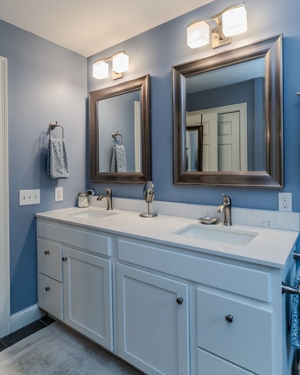 Bathroom, Dual Sink Vanities, Interior
