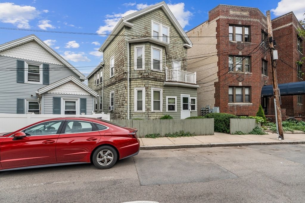 Exterior, Facade, Brick Facade, Rowhouse