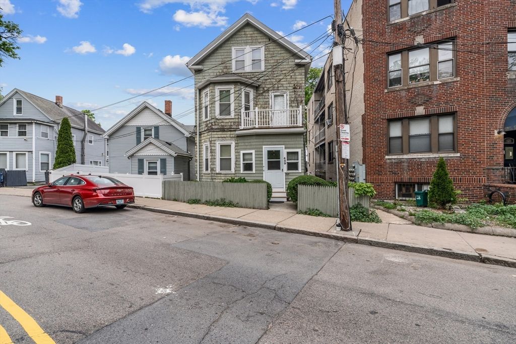 Exterior, Facade, Brick Facade, Rowhouse