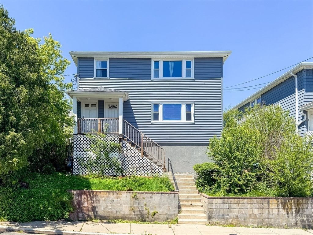 Exterior, Facade, American Foursquare