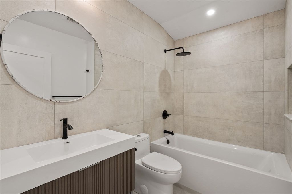 Bathroom, Interior, Recessed Lighting
