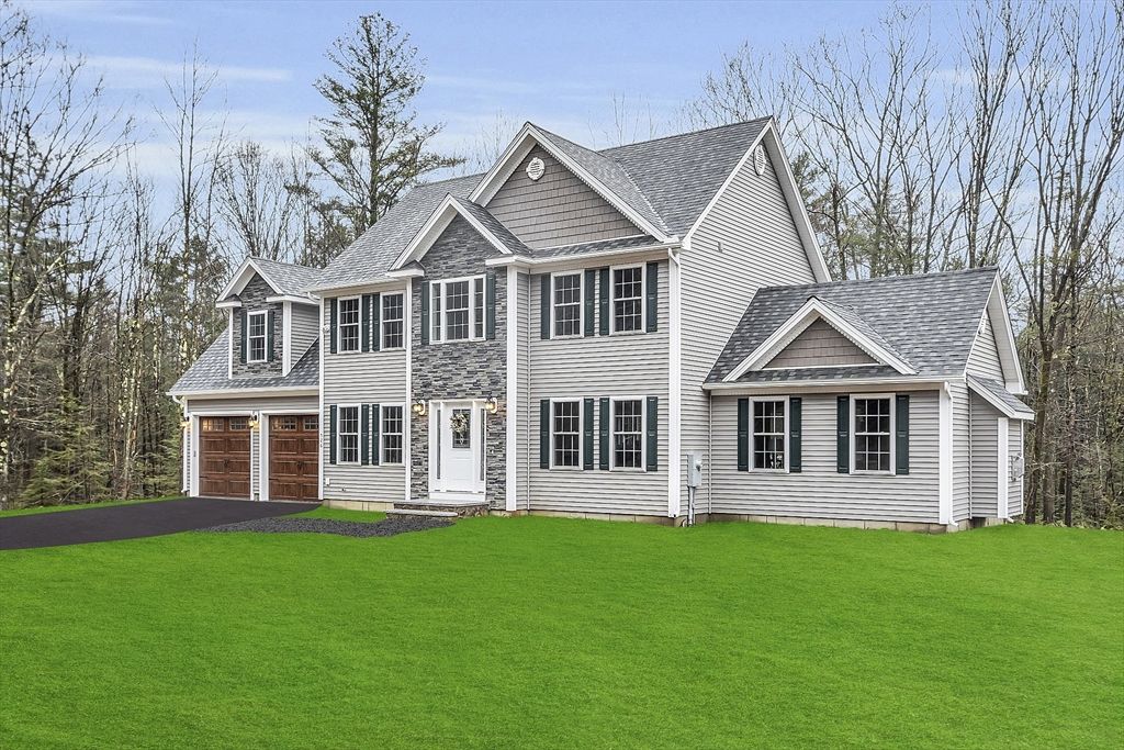 Attached, Exterior, Facade, Farmhouse