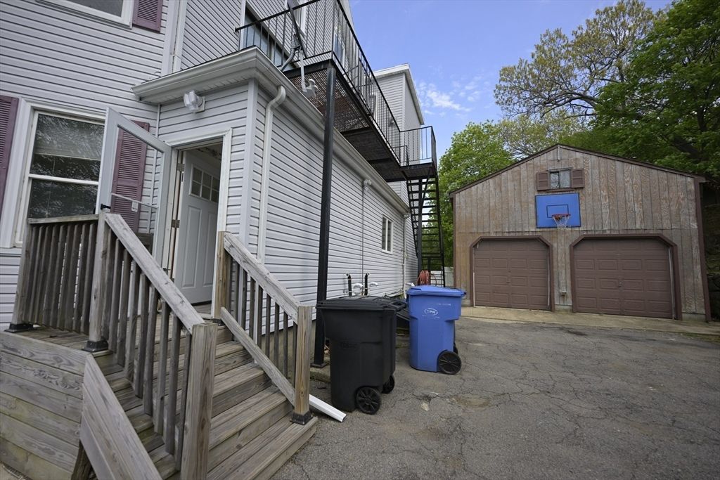 Detached Garage, Exterior