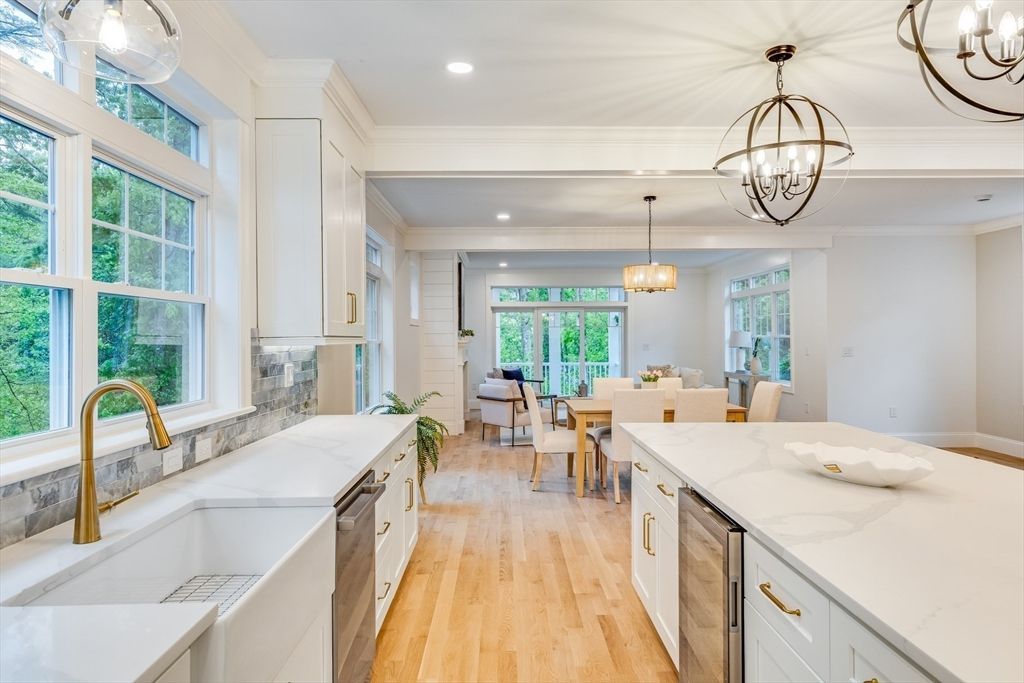 Chandelier, Dining room, Interior, Kitchen, Pendant Lights, Recessed Lighting, Wood Texture Flooring