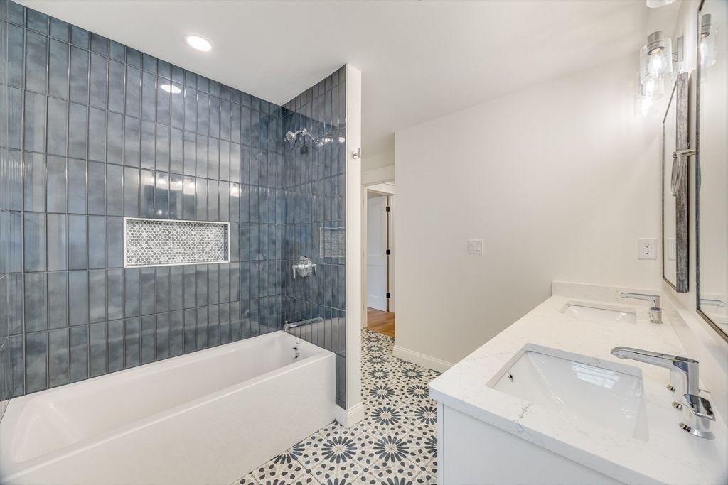 Bathroom, Interior, Recessed Lighting