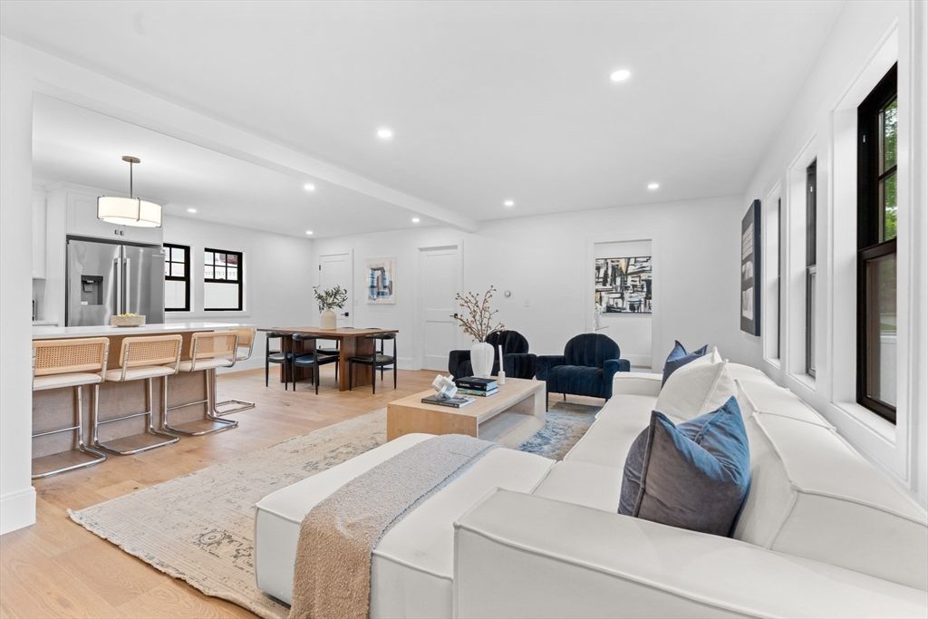 Dining room, Interior, Living room, Pendant Lights, Recessed Lighting, Wood Texture Flooring