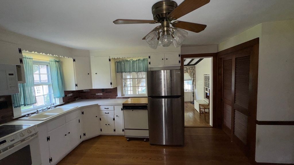 Interior, Kitchen, Wood Texture Flooring