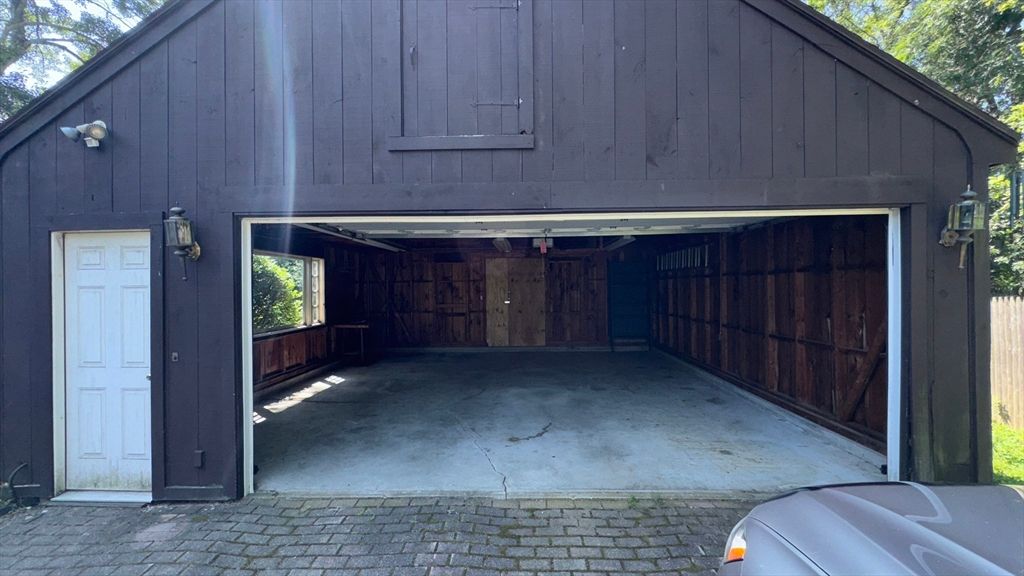 Detached Garage, Exterior