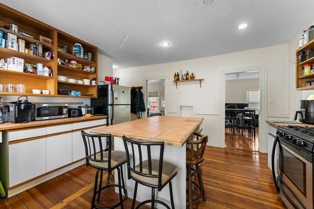 Dining room, Interior, Kitchen, Recessed Lighting, Wood Texture Flooring