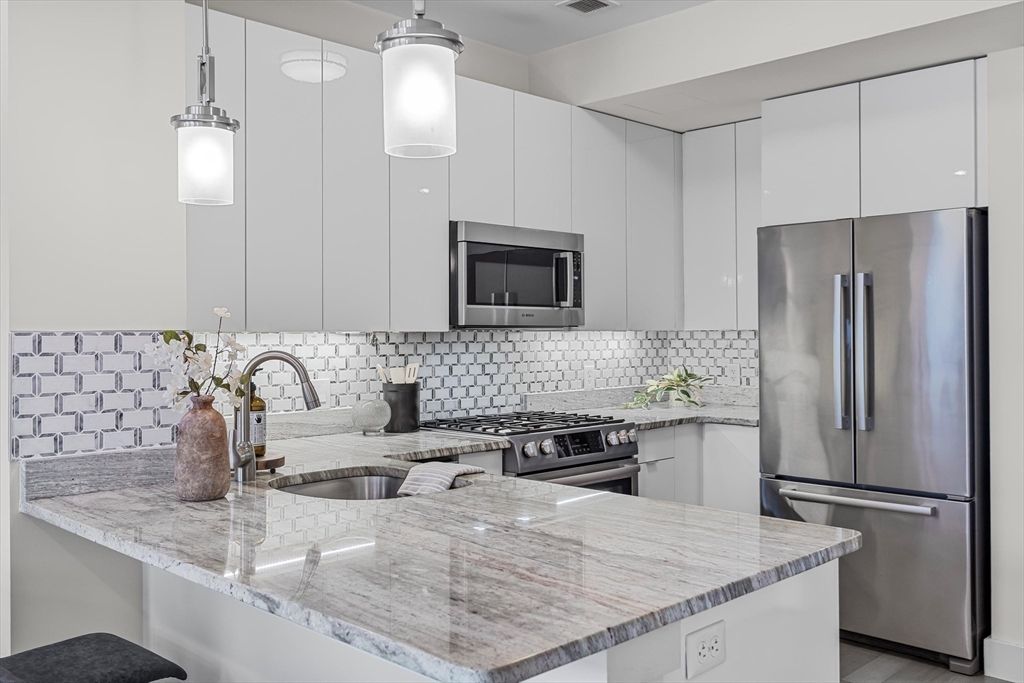 Interior, Kitchen, Pendant Lights, Stainless Steel Appliances