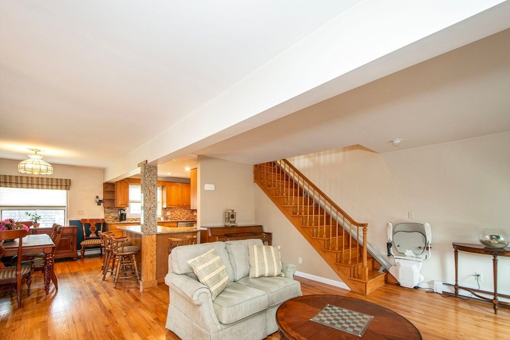 Dining room, Interior, Kitchen, Recessed Lighting, Wood Texture Flooring