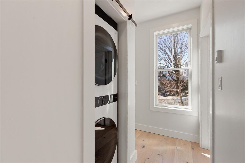 Interior, Utility Closets, Washer, Wood Texture Flooring
