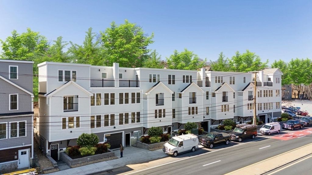 Exterior, Facade, Rowhouse