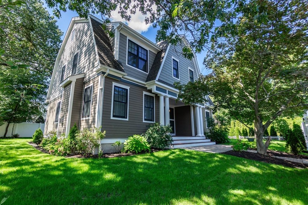 Exterior, Facade, Queen Anne Victorian