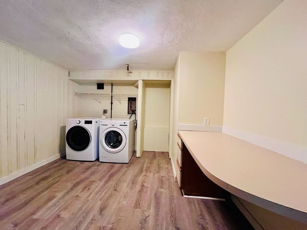 Interior, Washer, Wood Texture Flooring