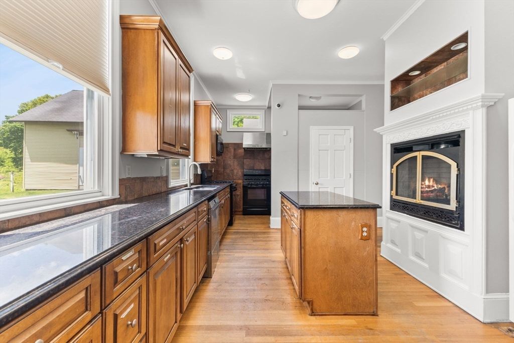 Fireplace, Interior, Kitchen, Recessed Lighting, Wood Texture Flooring