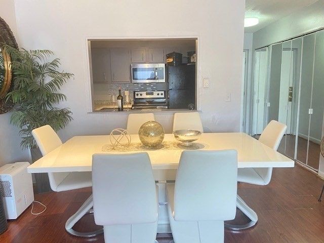 Dining room, Interior, Kitchen, Stainless Steel Appliances, Wood Texture Flooring