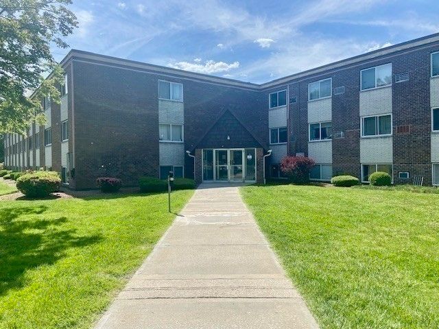 Exterior, Facade, Brick Facade, Georgian