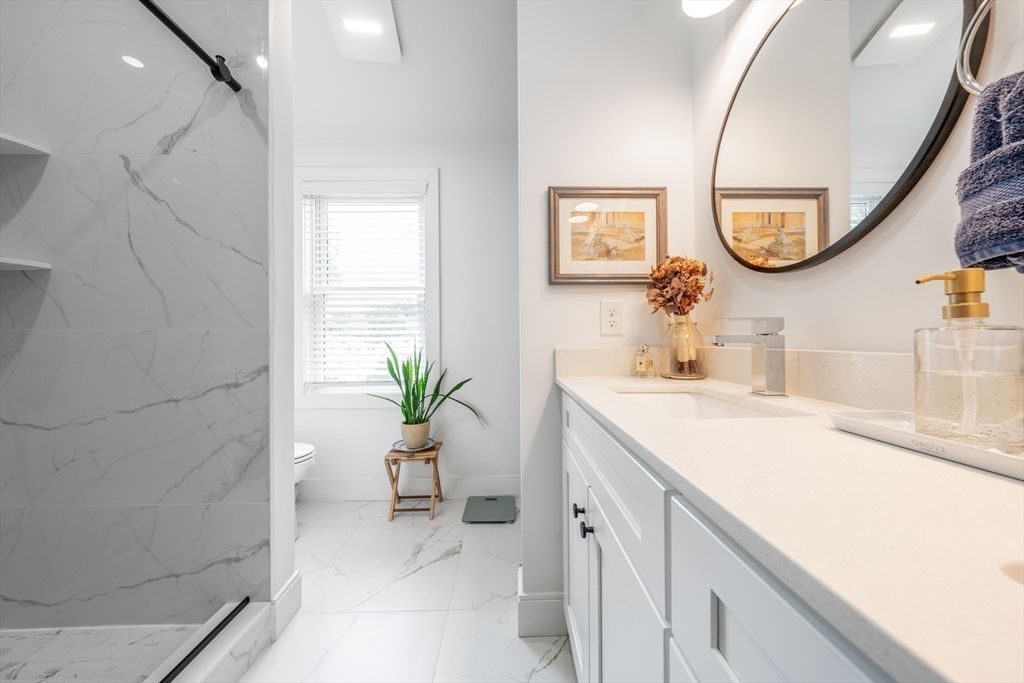 Bathroom, Interior, Marble, Marble Walls, Recessed Lighting