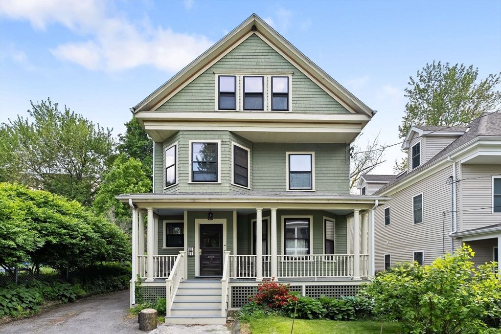 Exterior, Facade, Queen Anne Victorian