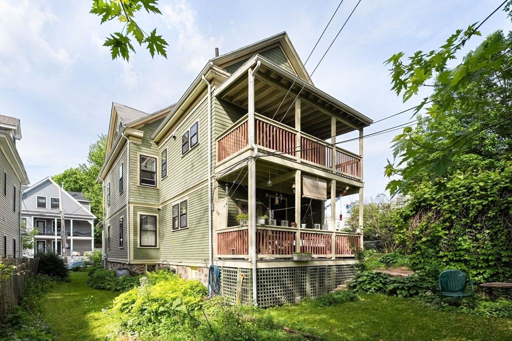 Exterior, Facade, Queen Anne Victorian