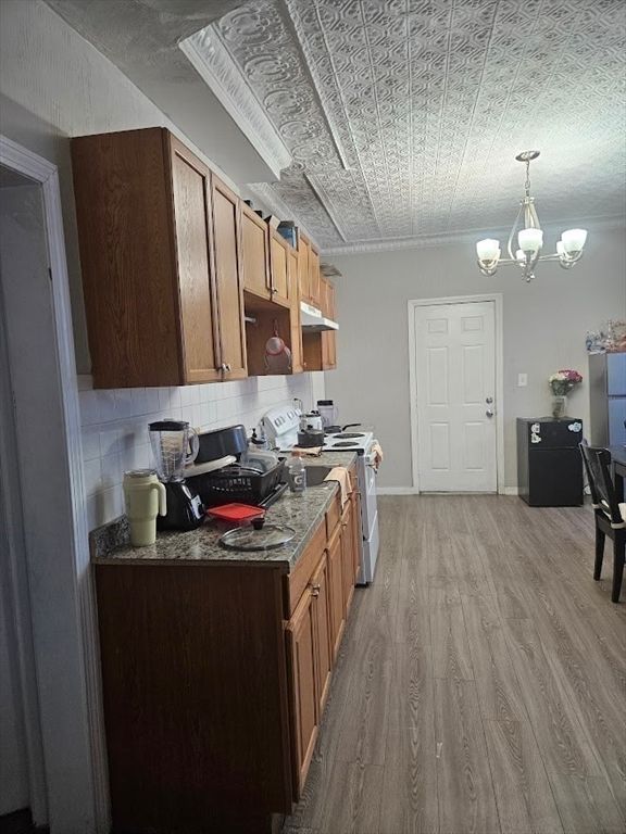 Chandelier, Interior, Kitchen, Wood Texture Flooring