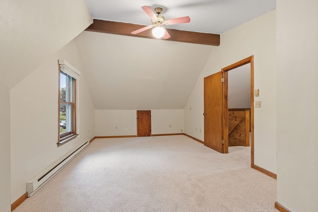 Empty room, Interior, Wooden Beams