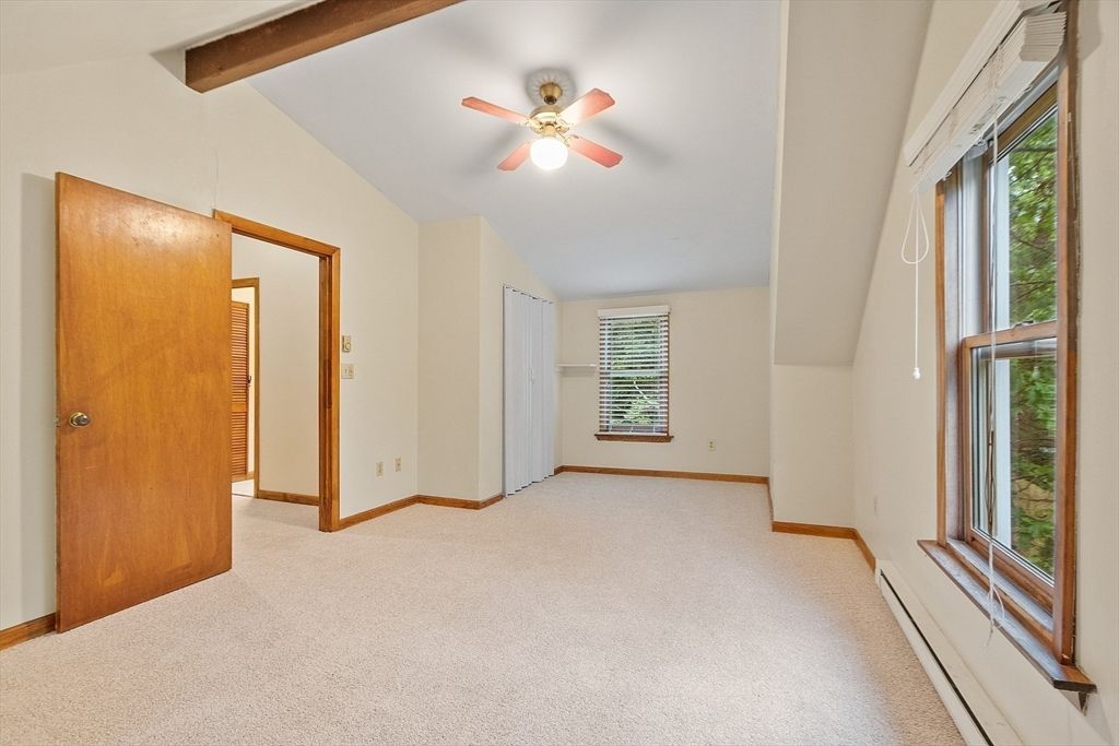 Empty room, Interior, Wooden Beams