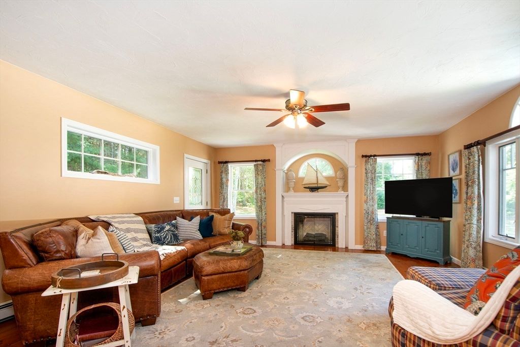 Fireplace, Interior, Living room