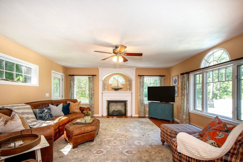 Fireplace, Interior, Living room